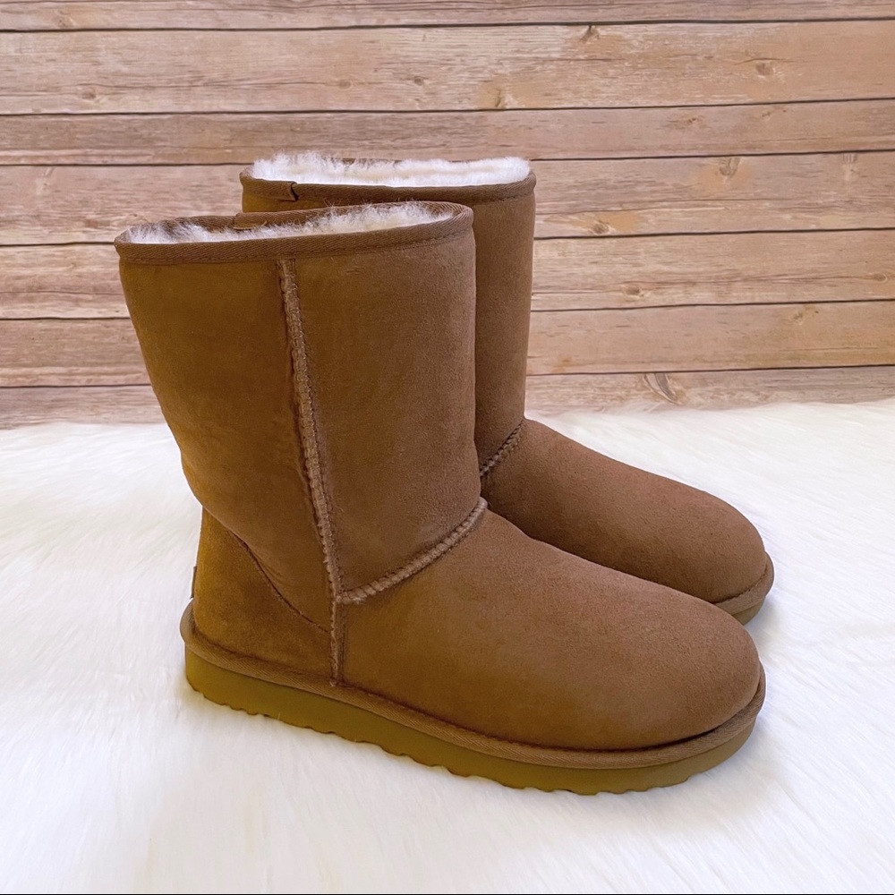 UGG Men’s Classic Short Chestnut Boots size 10 NWOT N BOX$$$145.00$$$